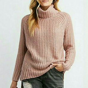 Cozy winter pink sweater, turtle neck.